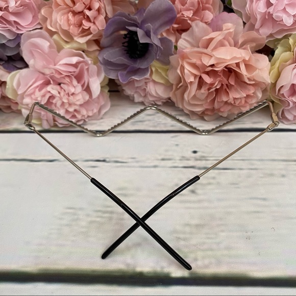 Avant Garde Crystal Triangular Frame Glasses - Picture 14 of 16